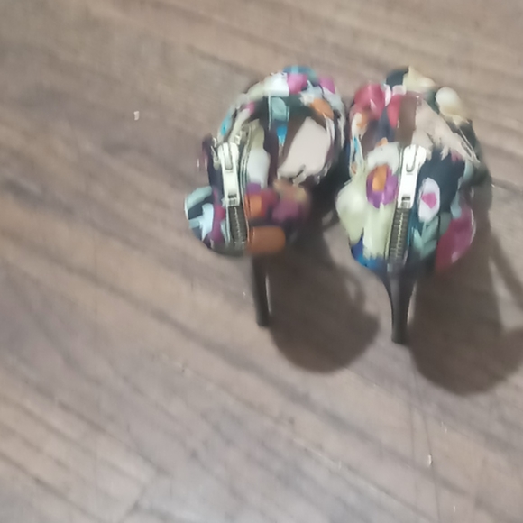 Shoes - Picture 2 of 2